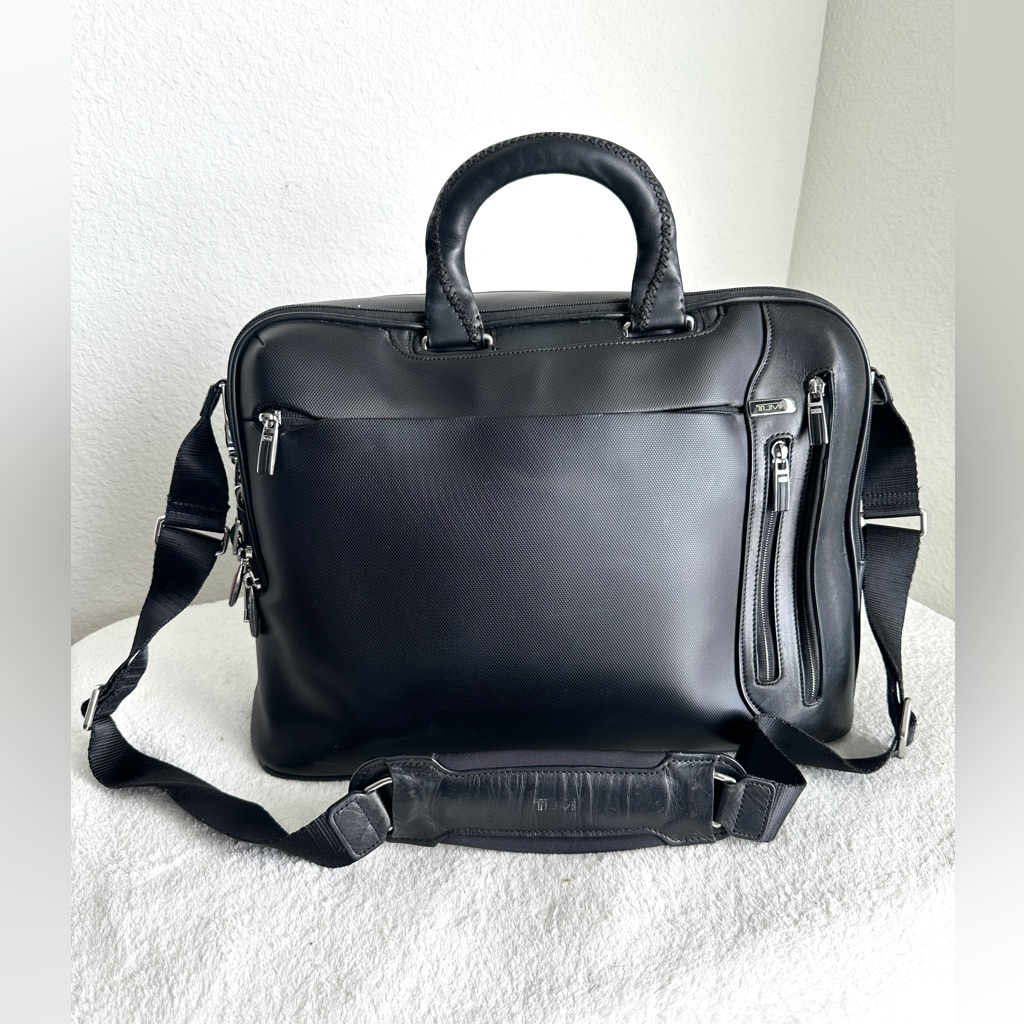 Tumi Black Arrive Narita Slim Brief T-Pass Shoulder Business Bag Laptop Case